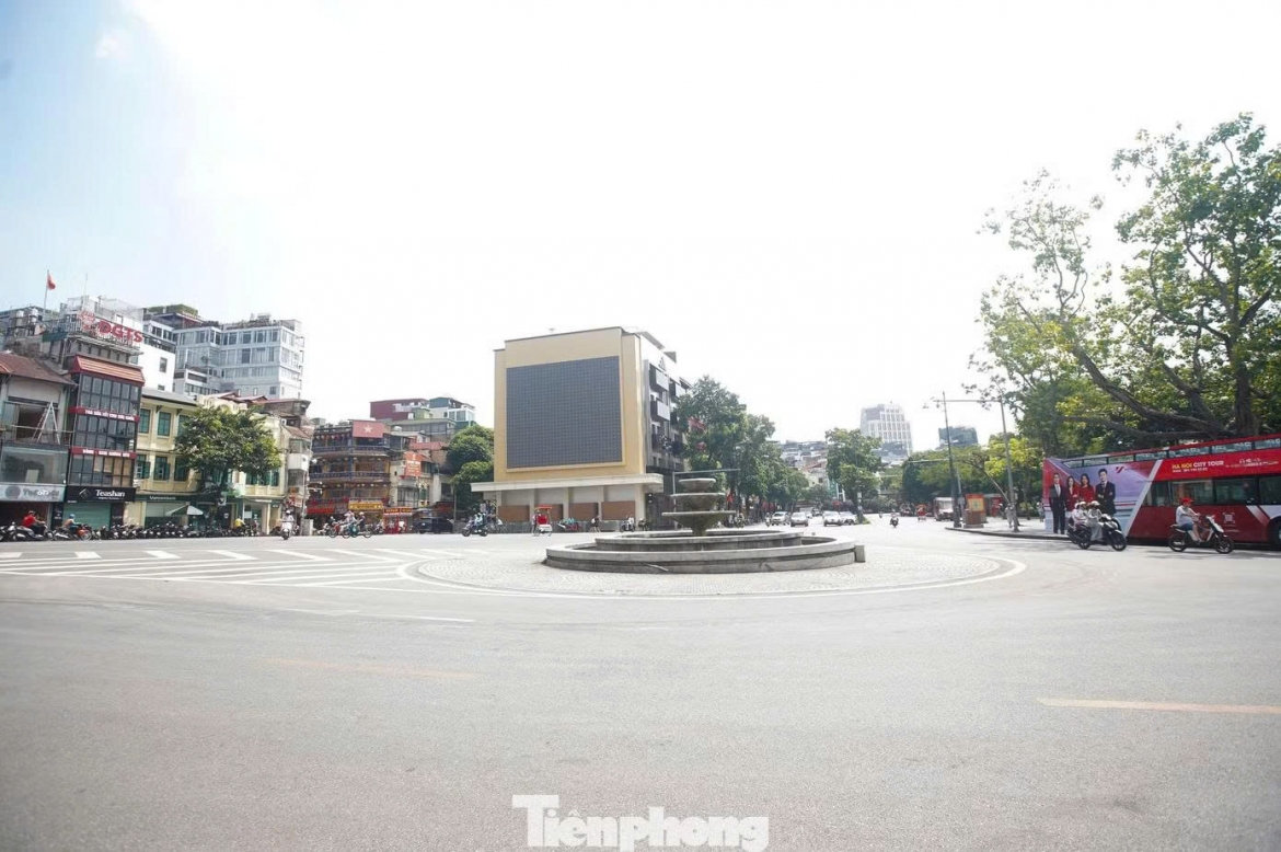 ha noi noi gi ve khai hoan mon va y nghia quy hoach ho hoan kiem hinh anh 1