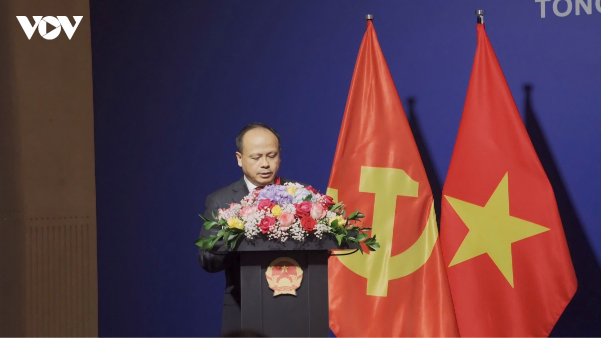 tổng bí thư, chủ tịch nước tô lâm gặp gỡ cán bộ Đại sứ quán và kiều bào tại nga hình ảnh 2 tong bi thu, chu tich nuoc to lam gap go can bo Dai su quan va kieu bao tai nga hinh anh 2