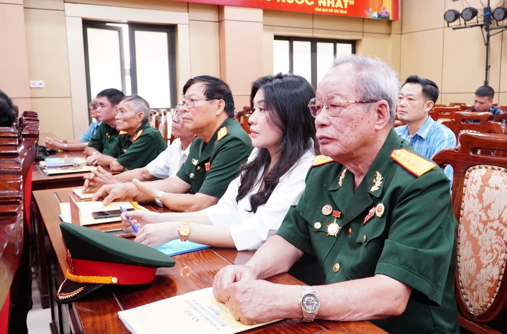 cac-nhan-chung-cuu-chien-binh-than-nhan-liet-si-tai-hoi-thao.jpg