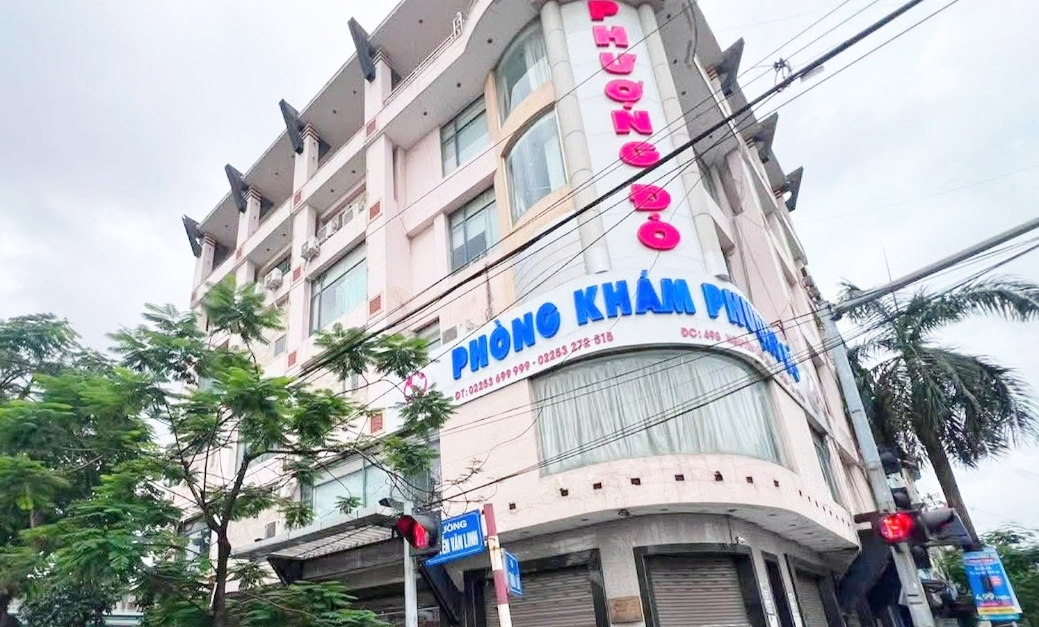 Phòng khám Phượng Đỏ (tại ngã tư đường Nguyễn Văn Linh - Thiên Lôi, phường An Biên, Hải Phòng) từng nhiều lần bị xử lý.