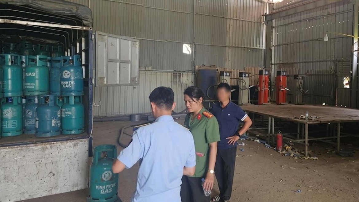 hà nội phát hiện nhiều cơ sở san chiết gas trái phép, gas giả hình ảnh 2 ha noi phat hien nhieu co so san chiet gas trai phep, gas gia hinh anh 2