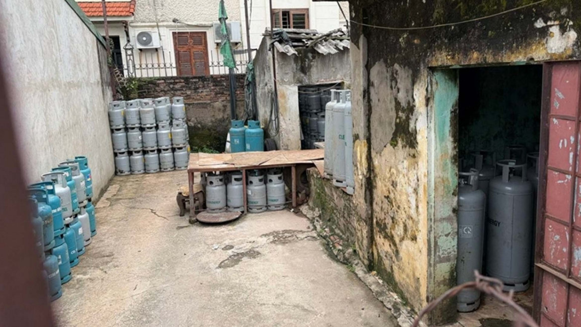 hà nội phát hiện nhiều cơ sở san chiết gas trái phép, gas giả hình ảnh 3 ha noi phat hien nhieu co so san chiet gas trai phep, gas gia hinh anh 3