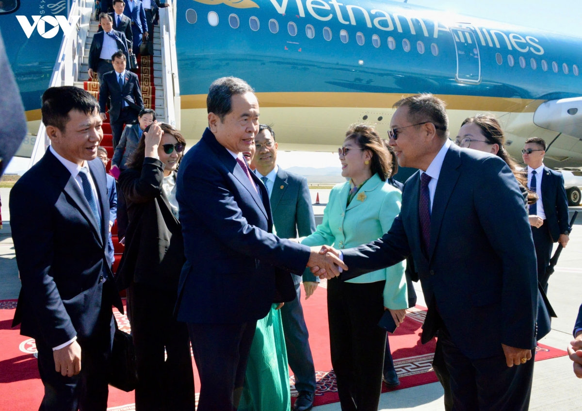 chu tich quoc hoi va phu nhan bat dau chuyen tham chinh thuc mong co hinh anh 4