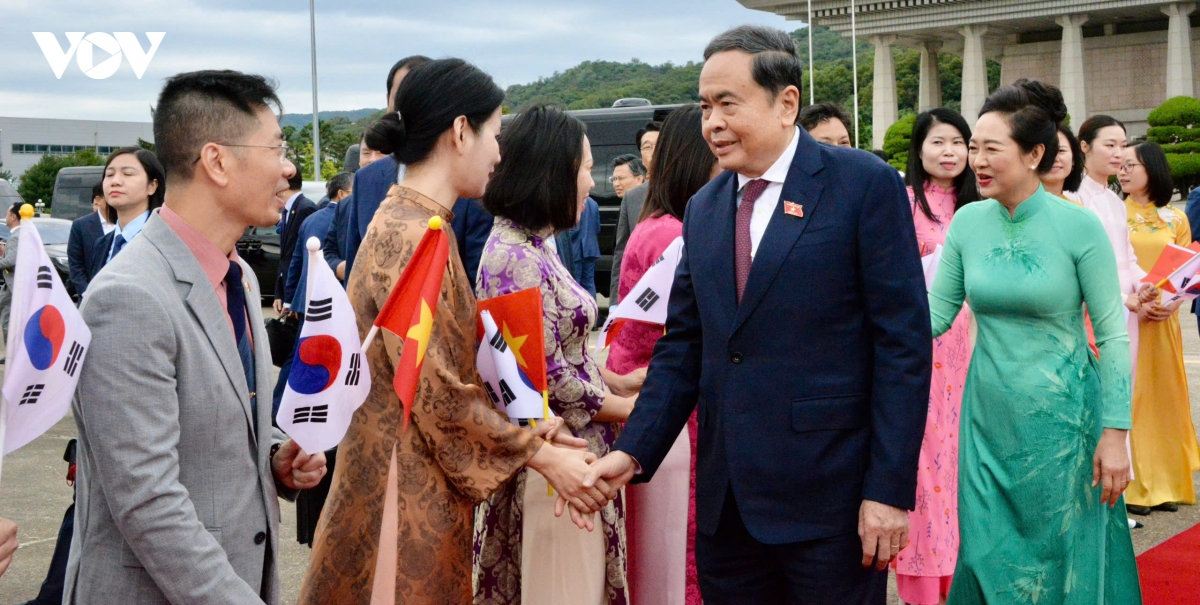 chủ tịch quốc hội trần thanh mẫn kết thúc tốt đẹp chuyến thăm chính thức hàn quốc hình ảnh 3 chu tich quoc hoi tran thanh man ket thuc tot dep chuyen tham chinh thuc han quoc hinh anh 3