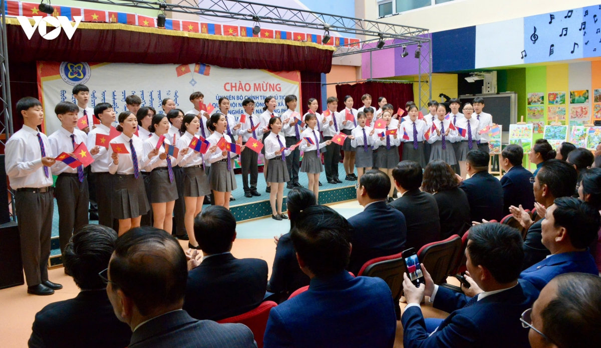 chu tich quoc hoi va phu nhan tham truong mang ten chu tich ho chi minh o mong co hinh anh 12