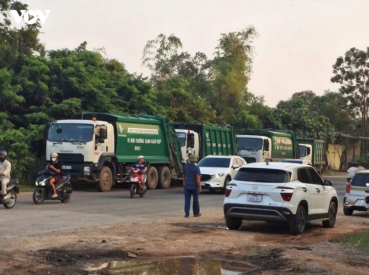 rác thải ùn ứ ở vĩnh yên phú thọ khi người dân chặn đường vào bãi rác núi bông hình ảnh 4 rac thai un u o vinh yen phu tho khi nguoi dan chan duong vao bai rac nui bong hinh anh 4