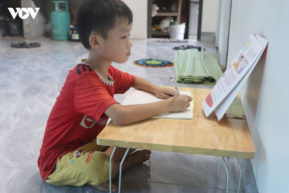từ chiếc bàn học đến dịch vụ công tận bản chính quyền đổi cách làm hình ảnh 1 tu chiec ban hoc den dich vu cong tan ban chinh quyen doi cach lam hinh anh 1