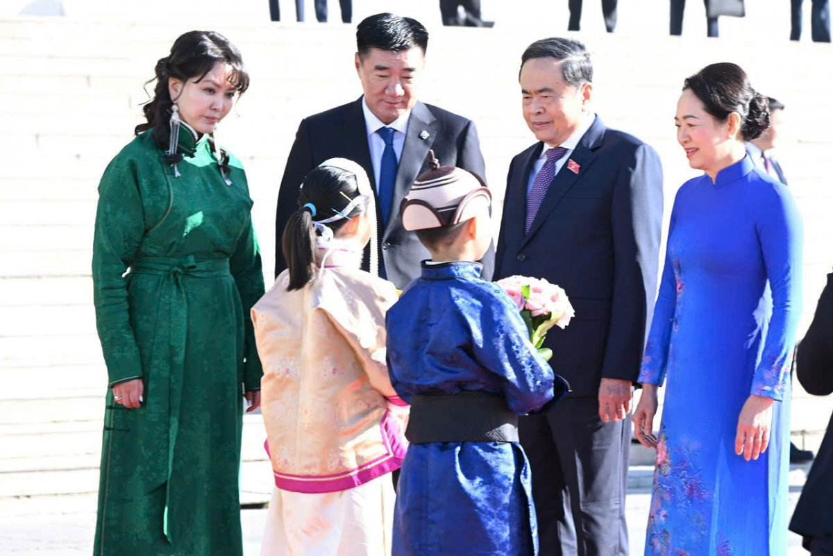 chủ tịch quốc hội mông cổ chủ trì lễ đón chủ tịch quốc hội trần thanh mẫn hình ảnh 1 chu tich quoc hoi mong co chu tri le don chu tich quoc hoi tran thanh man hinh anh 1
