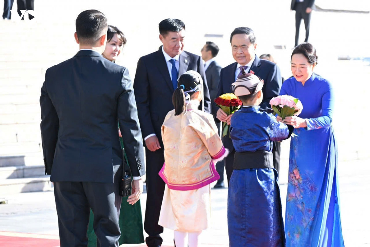 chủ tịch quốc hội mông cổ chủ trì lễ đón chủ tịch quốc hội trần thanh mẫn hình ảnh 2 chu tich quoc hoi mong co chu tri le don chu tich quoc hoi tran thanh man hinh anh 2