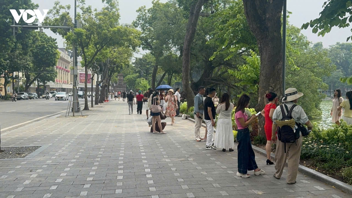 người dân nói gì về đề xuất xây dựng khải hoàn môn bên hồ hoàn kiếm hình ảnh 4 nguoi dan noi gi ve de xuat xay dung khai hoan mon ben ho hoan kiem hinh anh 4