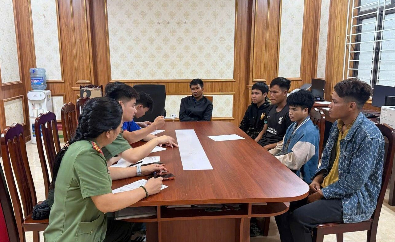 Cơ quan điều tra đang làm rõ vai trò của những người liên quan trong việc tổ chức cho người khác ở lại Việt Nam trái phép.