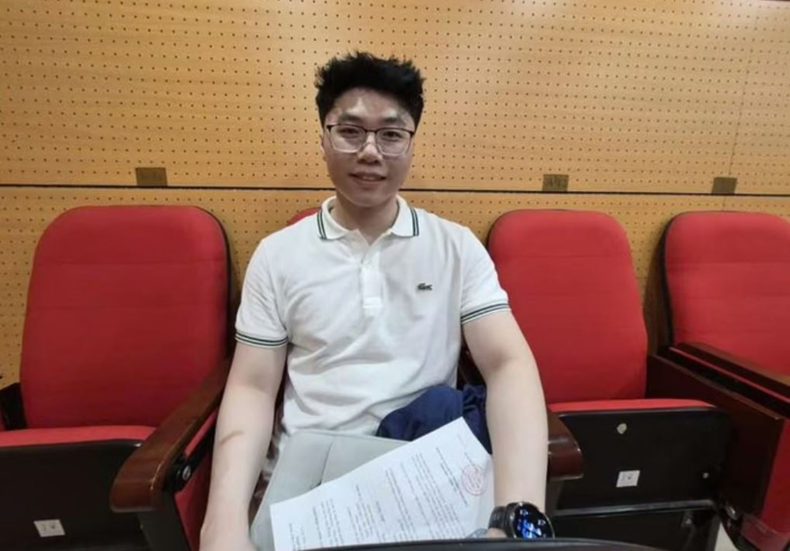 Tân bác sĩ nội trú Nguyễn Bùi Quốc Anh (Ảnh: SKĐS)