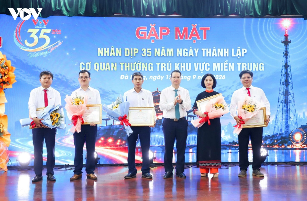 vov mien trung gap mat nhan dip 35 nam ngay thanh lap hinh anh 8