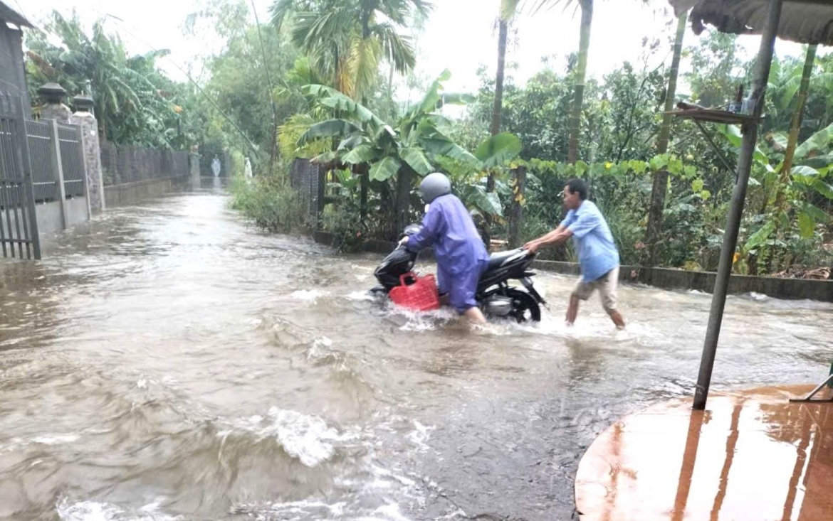 mưa lớn gây ngập nhiều khu vực ở huế hình ảnh 1 mua lon gay ngap nhieu khu vuc o hue hinh anh 1