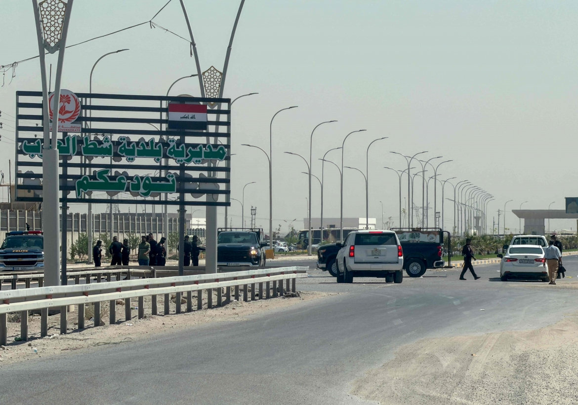 iraq mo lai cua khau voi iran, tehran bac tuyen bo cua washington ve hormuz hinh anh 1