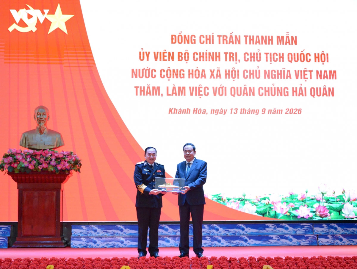 chu tich quoc hoi lam viec voi quan chung hai quan va khao sat lu doan tau ngam 18 hinh anh 5