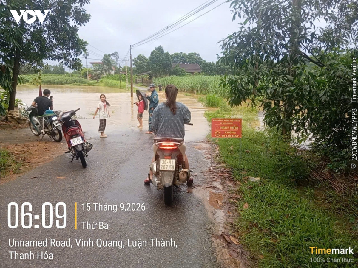 thanh hóa nhiều khu vực bị chia cắt, hàng nghìn học sinh nghỉ học hình ảnh 3 thanh hoa nhieu khu vuc bi chia cat, hang nghin hoc sinh nghi hoc hinh anh 3