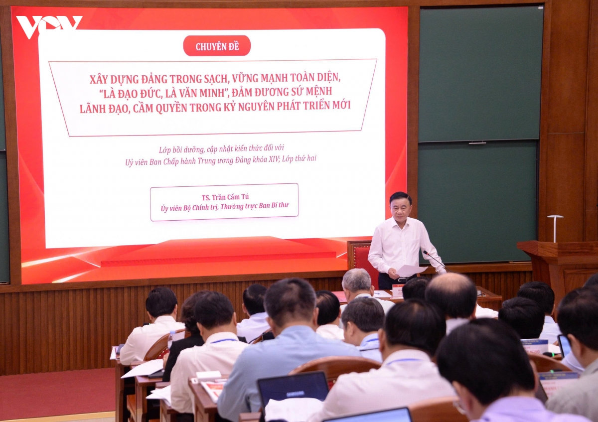 thuong truc ban bi thu trao doi chuyen de xay dung Dang voi cac Uy vien trung uong hinh anh 1