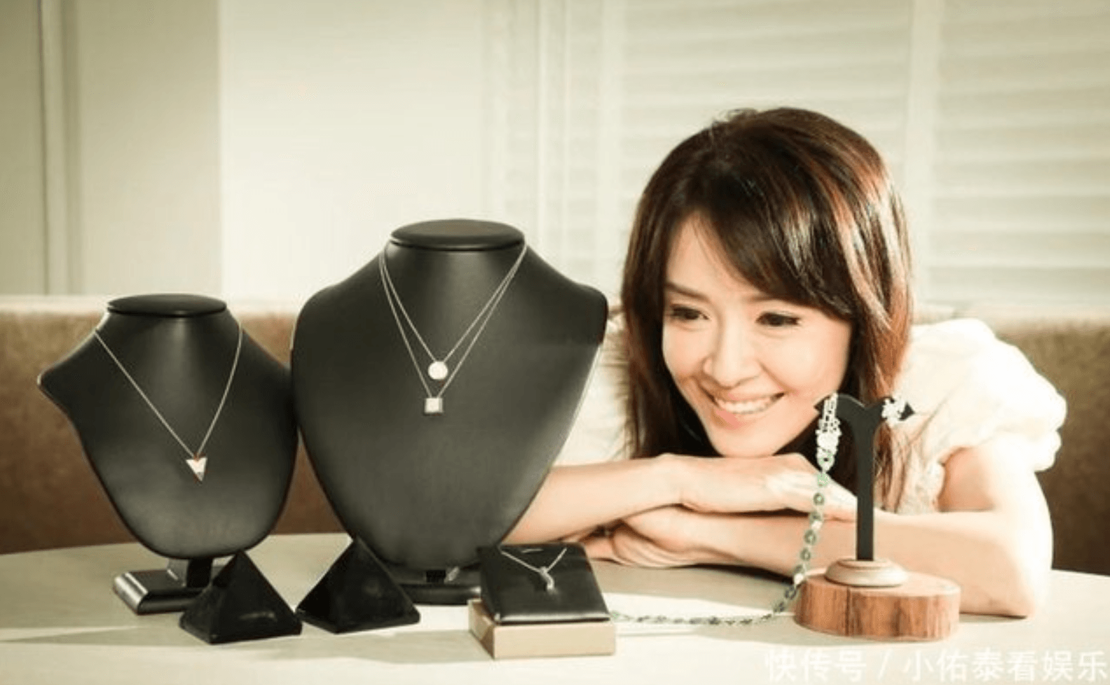 Mỹ nhân giải nghệ để chuyển hướng kinh doanh kim cương.