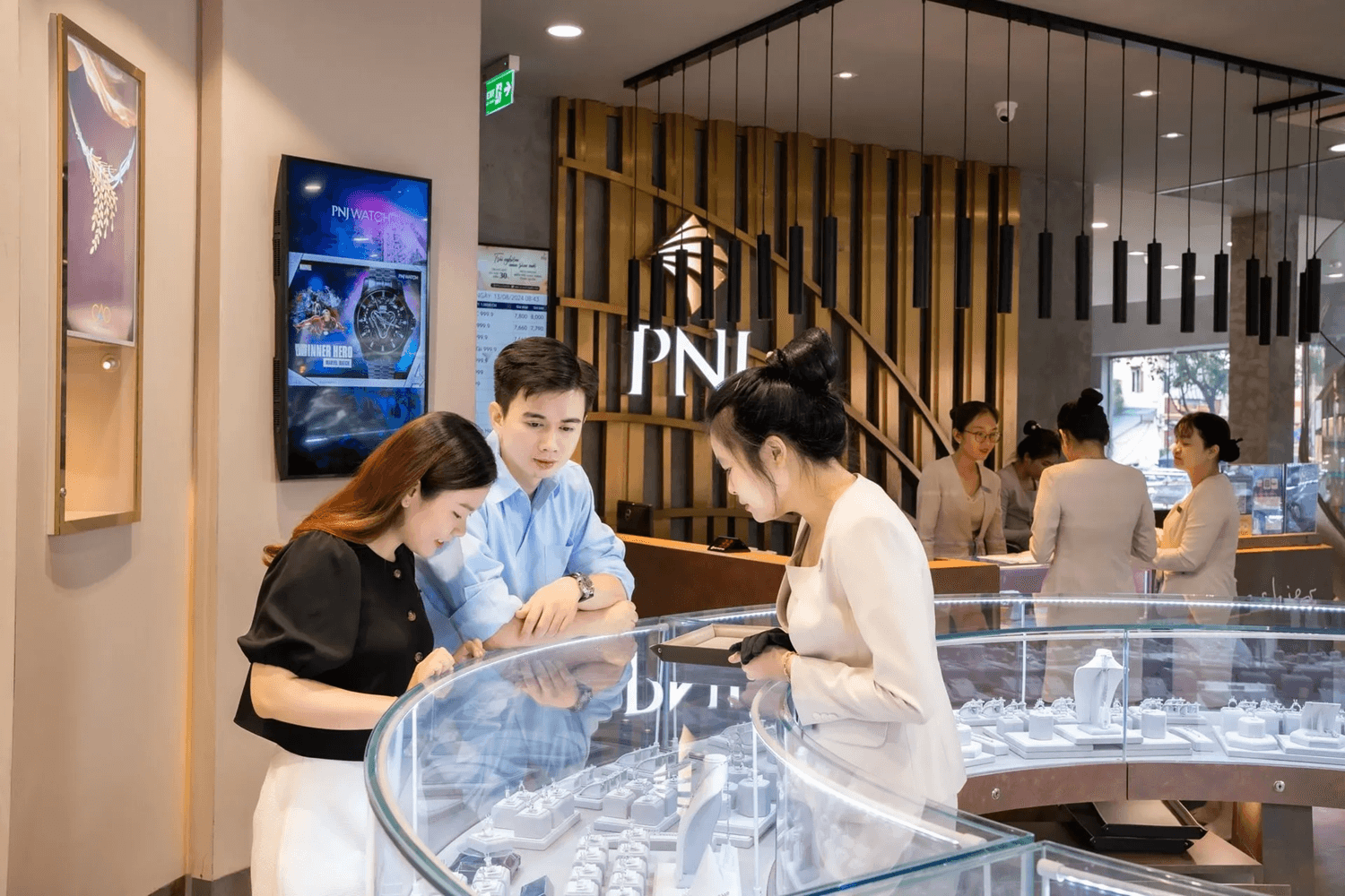 PNJ thông báo điều chỉnh giảm thời gian thanh toán cho khách hàng bán vàng, kim cương.