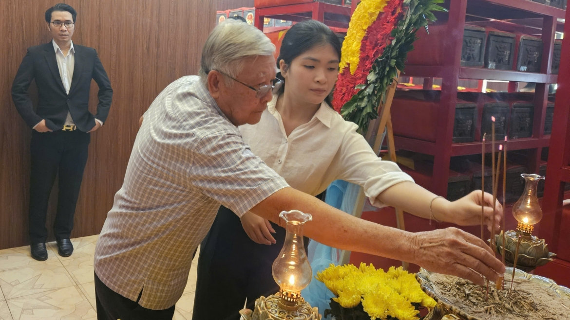 chien si biet dong dang huong tuong niem liet si tai cong vien le thi rieng hinh anh 3