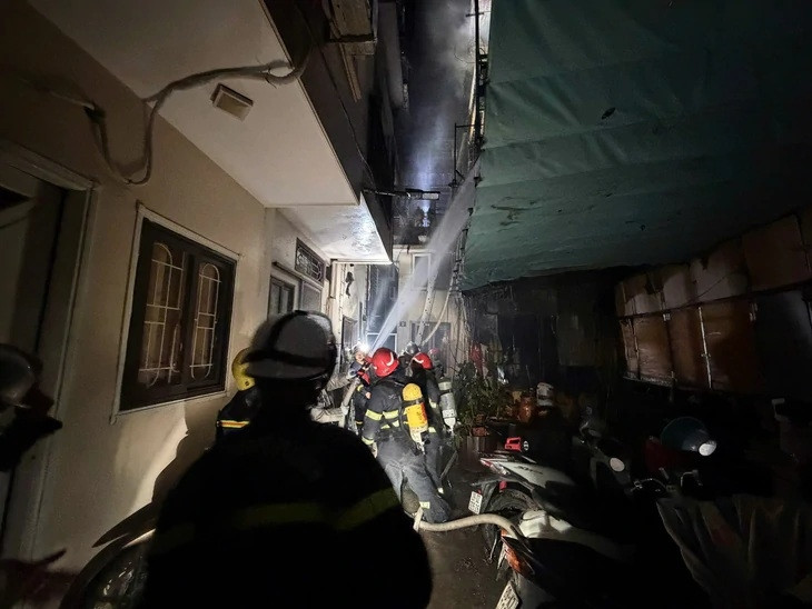 thủ tướng yêu cầu khẩn trương điều tra nguyên nhân vụ cháy nhà tại tây hồ, hà nội hình ảnh 1 thu tuong yeu cau khan truong dieu tra nguyen nhan vu chay nha tai tay ho, ha noi hinh anh 1