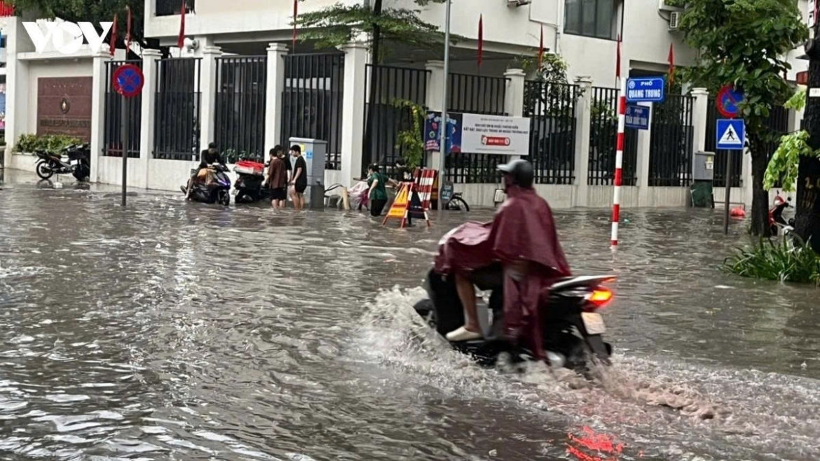 thoi tiet ngay 17 9 bac bo, thanh hoa den hue mua lon, ha noi mua rat to hinh anh 1