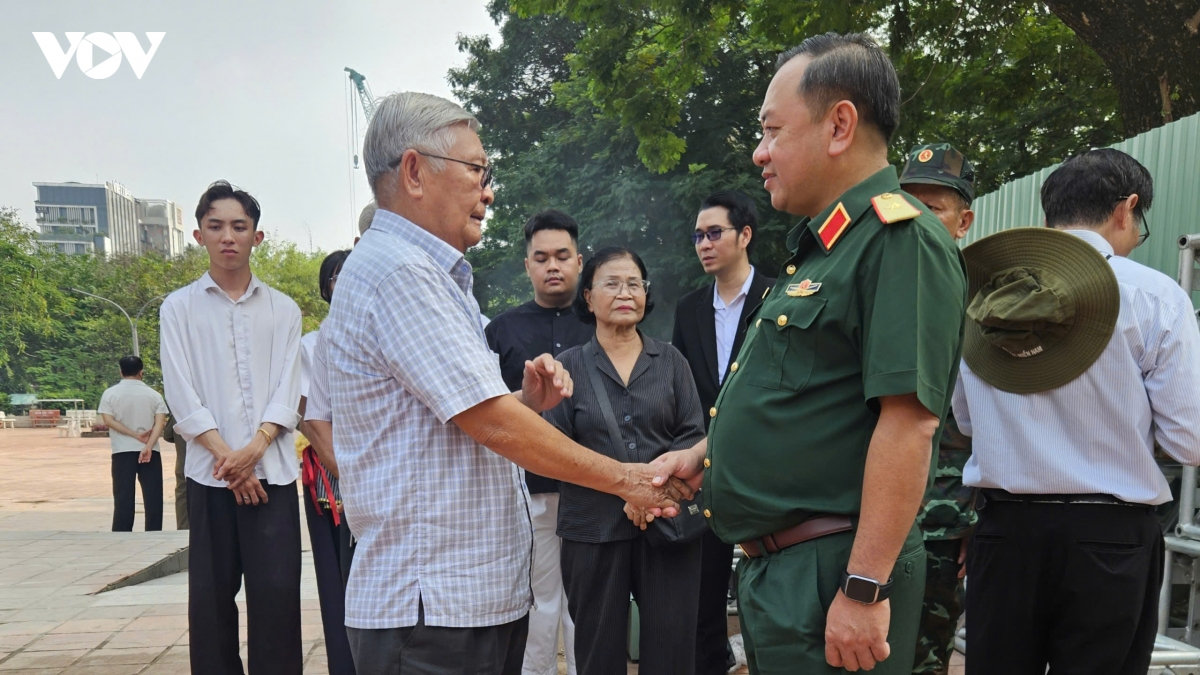 chien si biet dong dang huong tuong niem liet si tai cong vien le thi rieng hinh anh 4