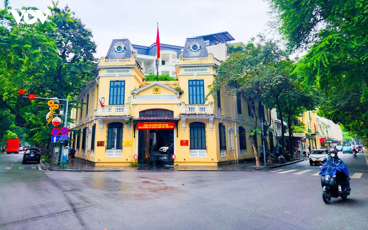 người dân băn khoăn về đề xuất xây khách sạn tại khu vực góc hồ hoàn kiếm hình ảnh 1 nguoi dan ban khoan ve de xuat xay khach san tai khu vuc goc ho hoan kiem hinh anh 1