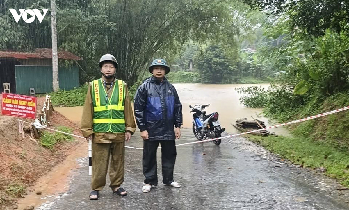 sạt lở ách tắc quốc lộ 15c qua thanh hóa hình ảnh 5 sat lo ach tac quoc lo 15c qua thanh hoa hinh anh 5