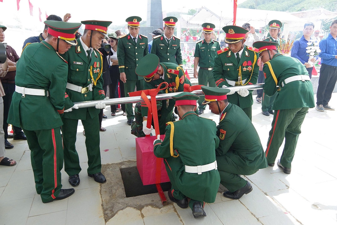 truy điệu, an táng liệt sĩ tại xã hiệp Đức, Đà nẵng hình ảnh 3 truy dieu, an tang liet si tai xa hiep Duc, Da nang hinh anh 3