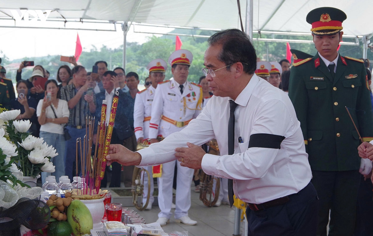 truy điệu, an táng liệt sĩ tại xã hiệp Đức, Đà nẵng hình ảnh 1 truy dieu, an tang liet si tai xa hiep Duc, Da nang hinh anh 1