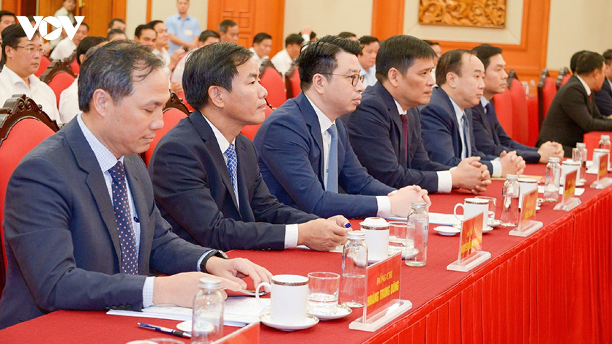 trao cac quyet dinh cua bo chinh tri, ban bi thu ve cong tac can bo hinh anh 3