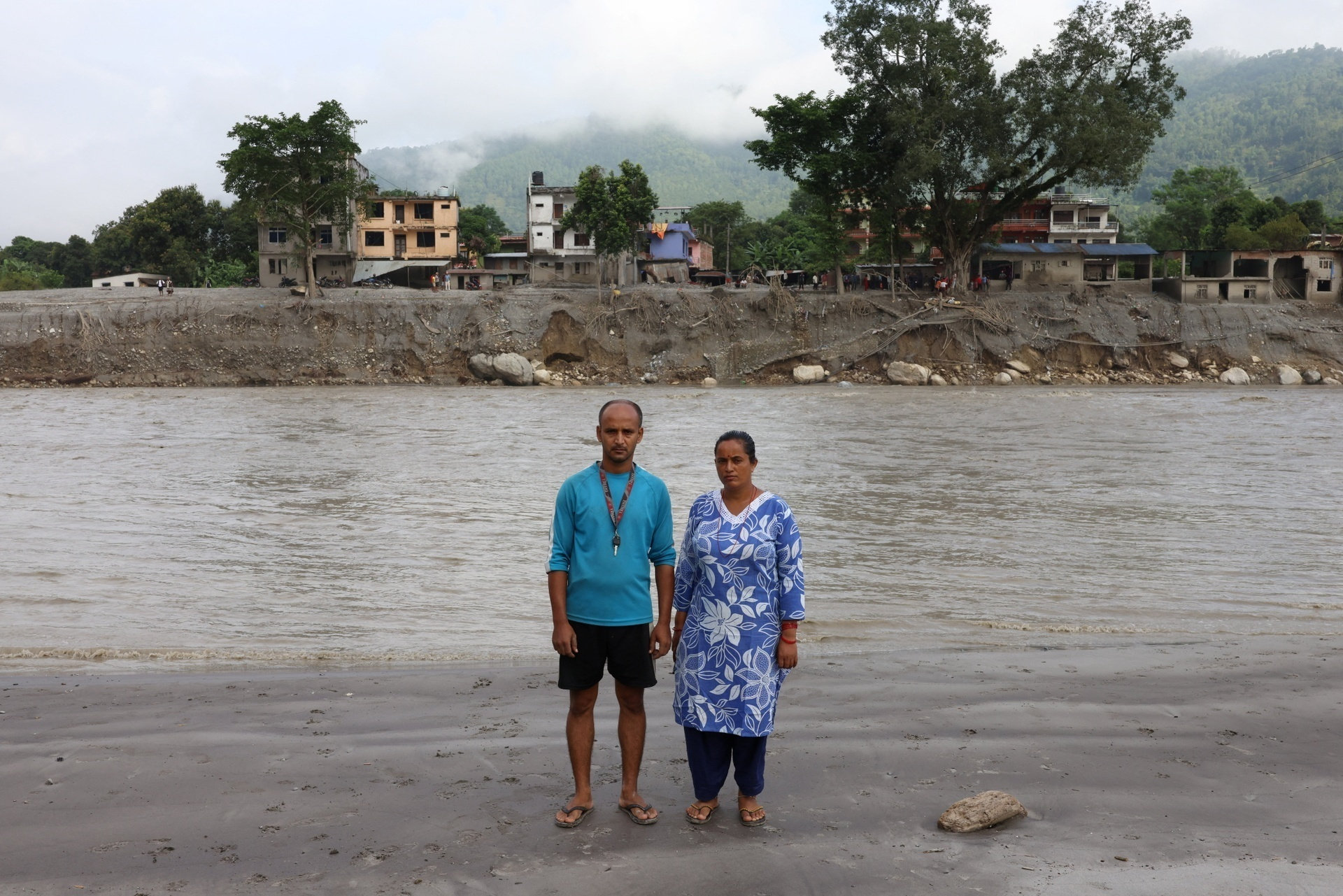 Nơi từng là thị trấn Nepal, nay chỉ còn bùn đất - 18