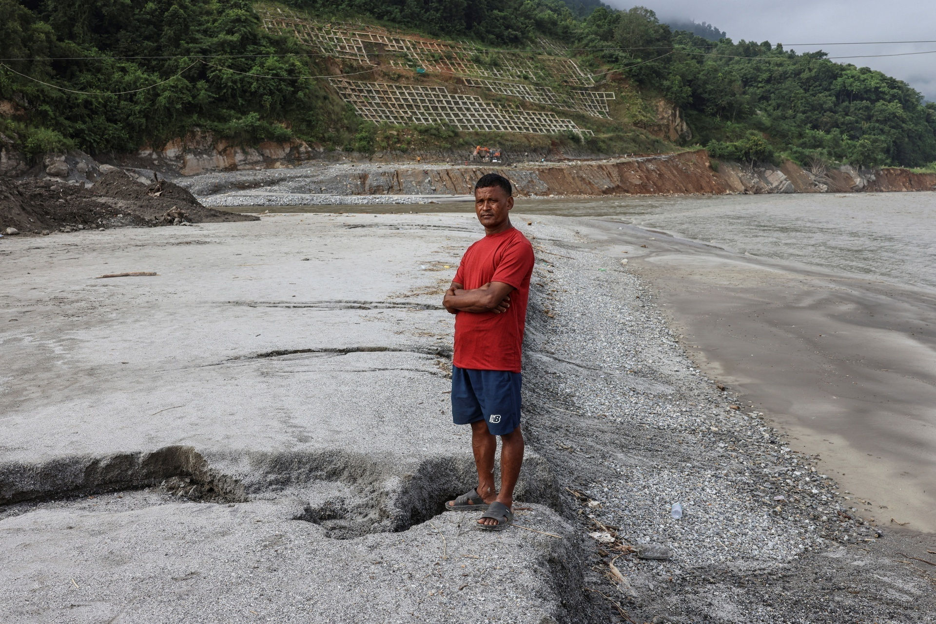 Nơi từng là thị trấn Nepal, nay chỉ còn bùn đất - 26
