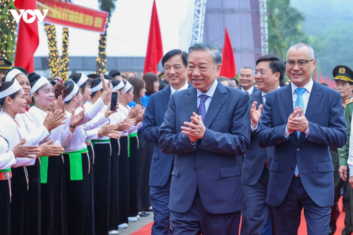 tổng bí thư, chủ tịch nước tô lâm dự lễ kỷ niệm 72 năm ngày bác hồ về thăm Đền hùng hình ảnh 1 tong bi thu, chu tich nuoc to lam du le ky niem 72 nam ngay bac ho ve tham Den hung hinh anh 1