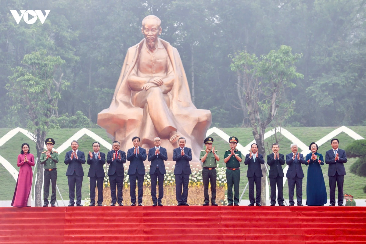 tổng bí thư, chủ tịch nước tô lâm dự lễ kỷ niệm 72 năm ngày bác hồ về thăm Đền hùng hình ảnh 6 tong bi thu, chu tich nuoc to lam du le ky niem 72 nam ngay bac ho ve tham Den hung hinh anh 6