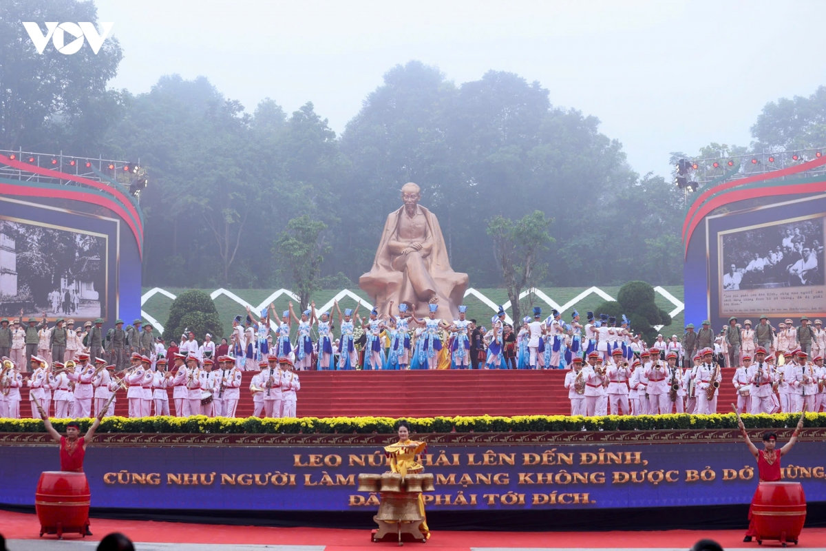 tổng bí thư, chủ tịch nước tô lâm dự lễ kỷ niệm 72 năm ngày bác hồ về thăm Đền hùng hình ảnh 5 tong bi thu, chu tich nuoc to lam du le ky niem 72 nam ngay bac ho ve tham Den hung hinh anh 5