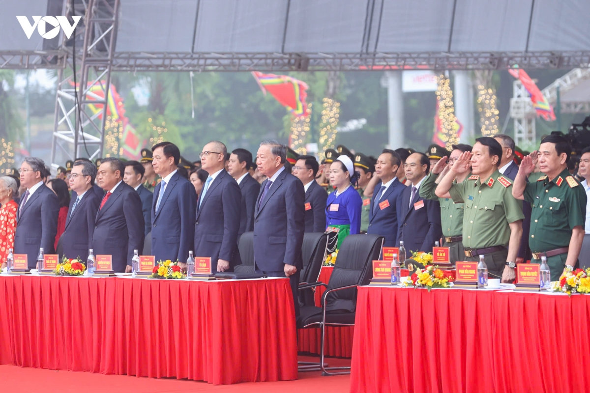 tổng bí thư, chủ tịch nước tô lâm dự lễ kỷ niệm 72 năm ngày bác hồ về thăm Đền hùng hình ảnh 3 tong bi thu, chu tich nuoc to lam du le ky niem 72 nam ngay bac ho ve tham Den hung hinh anh 3
