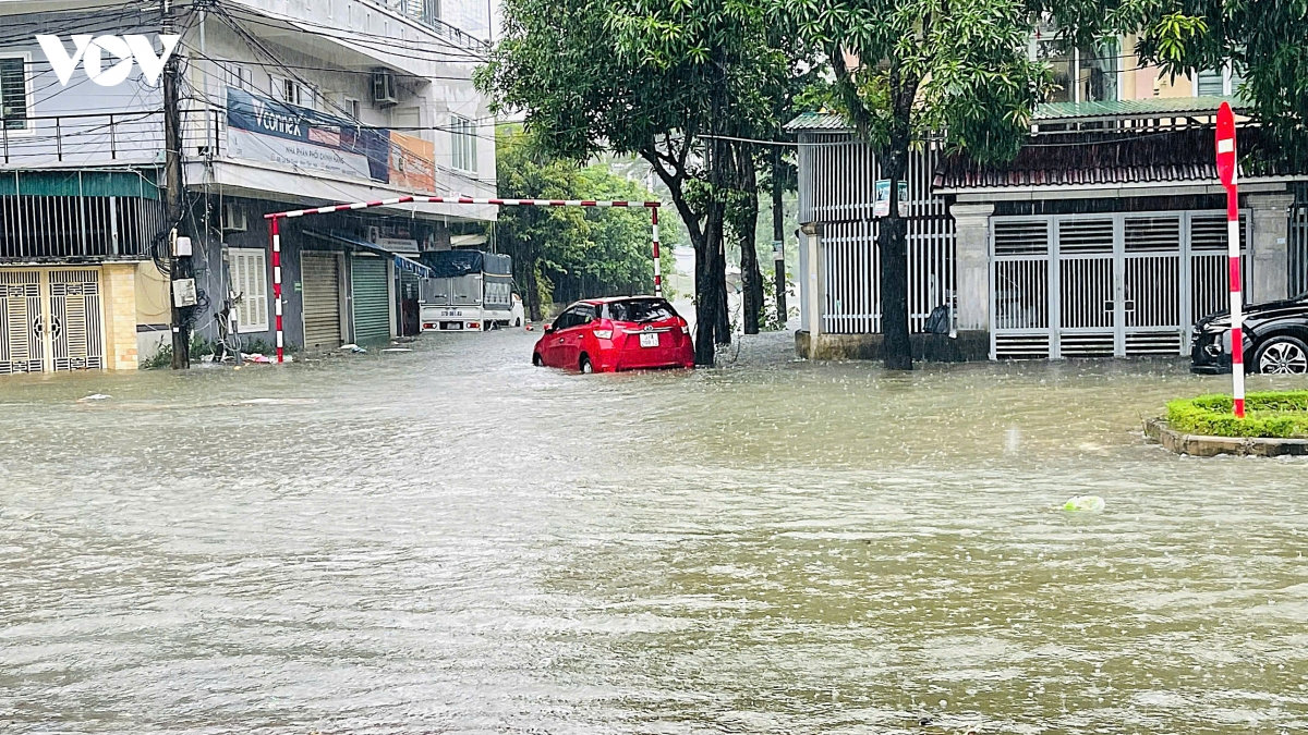 mua xoi xa, nhieu tuyen duong do thi vinh o nghe an ngap sau ca met hinh anh 11