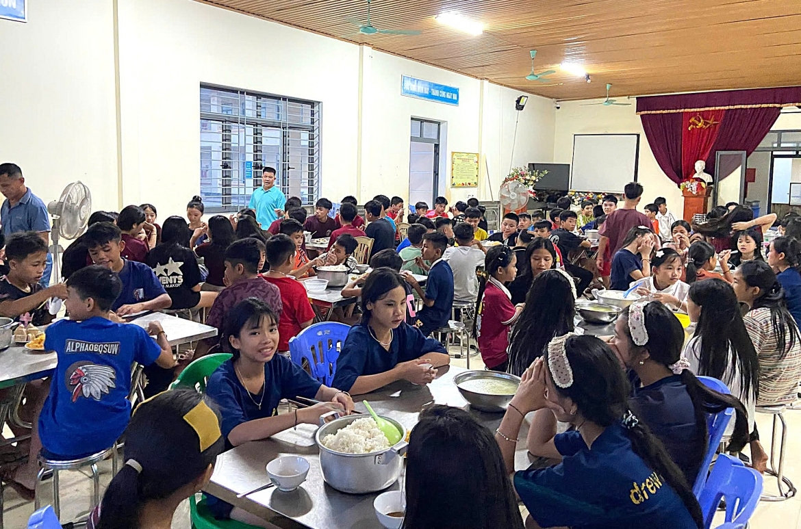 xã miền núi nghệ an làm cầu tạm đưa 172 học sinh vùng sạt lở trở lại trường hình ảnh 2 xa mien nui nghe an lam cau tam dua 172 hoc sinh vung sat lo tro lai truong hinh anh 2