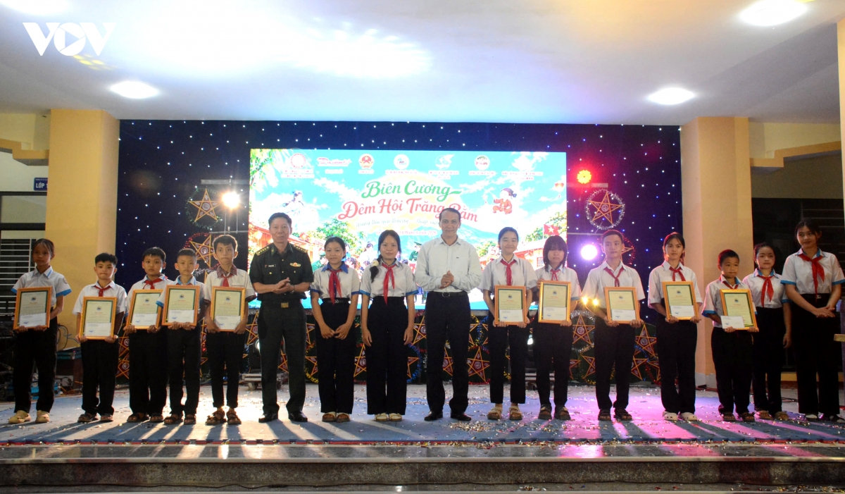 trung thu dau tien o truong noi tru lien cap vung bien gioi Dak lak hinh anh 6