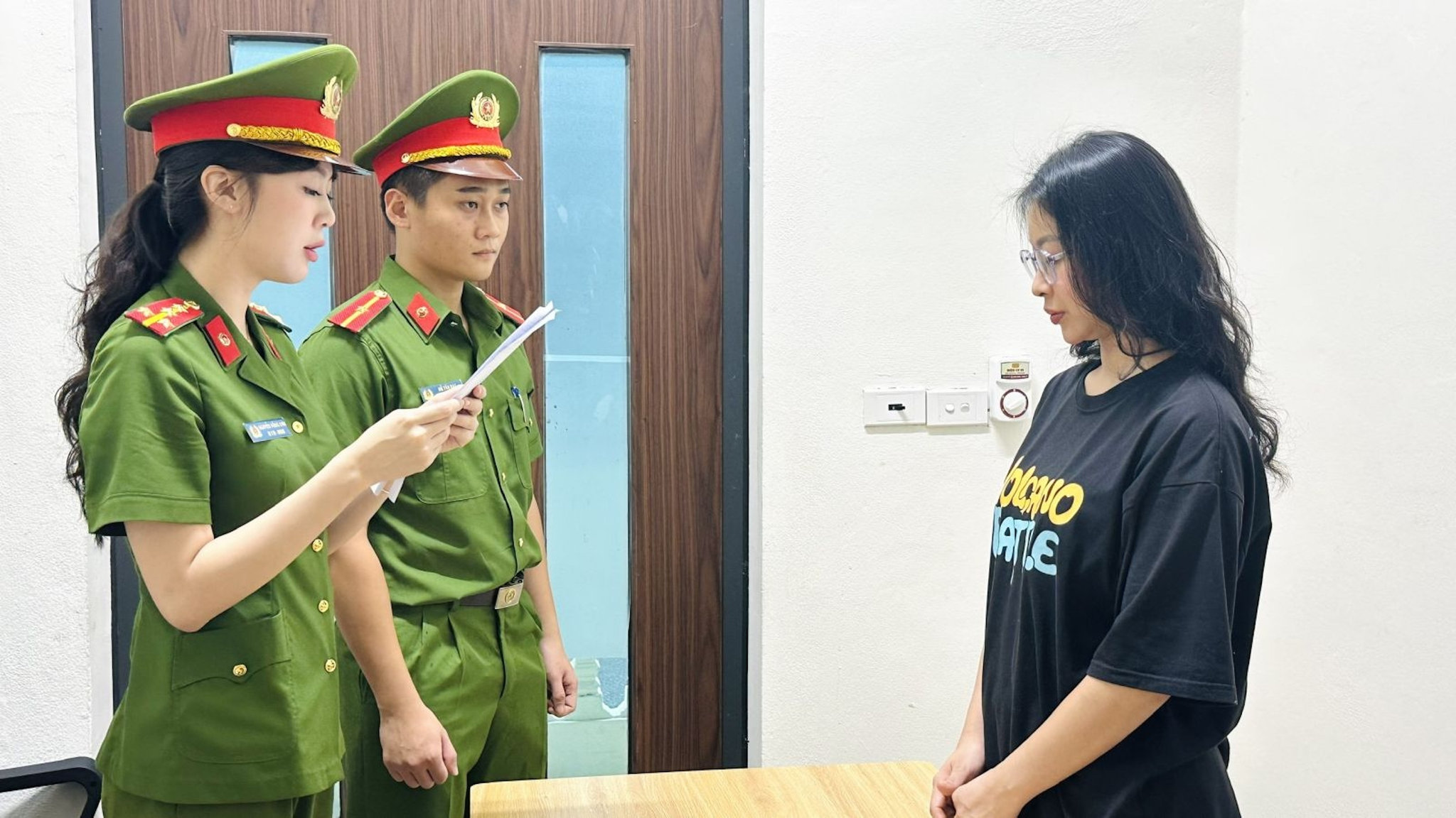 Cơ quan điều tra đang thi hành quyết định khởi tố với Lê Thị Thanh Hằng