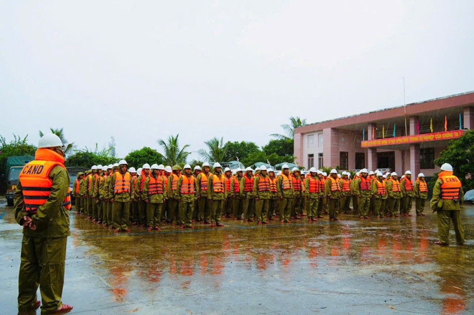 350 cán bộ, chiến sĩ cảnh sát cơ động Đắk lắk sẵn sàng ứng phó mưa lớn hình ảnh 1 350 can bo, chien si canh sat co dong Dak lak san sang ung pho mua lon hinh anh 1