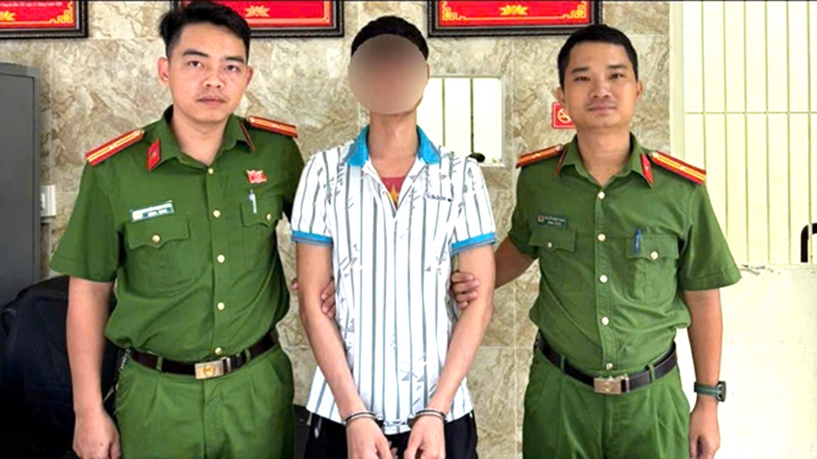 chuyen nham 1,3 ty dong, nguoi nhan mang di danh bac roi bi khoi to hinh anh 1