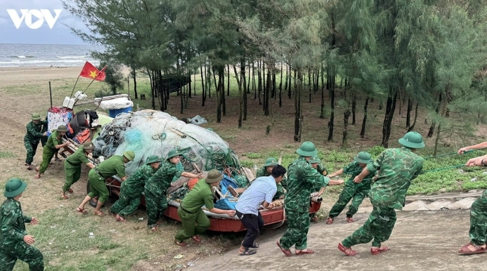 quân đội chủ động ứng phó mưa lớn, lũ quét, sạt lở tại nhiều địa phương hình ảnh 1 quan doi chu dong ung pho mua lon, lu quet, sat lo tai nhieu dia phuong hinh anh 1