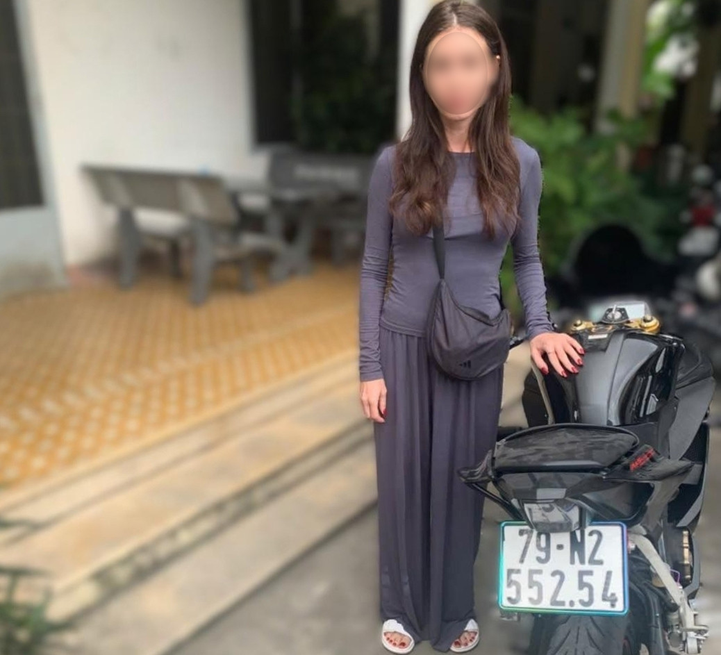 trục xuất vĩnh viễn nữ du khách nga lái mô tô phân khối lớn biểu diễn phản cảm hình ảnh 2 truc xuat vinh vien nu du khach nga lai mo to phan khoi lon bieu dien phan cam hinh anh 2