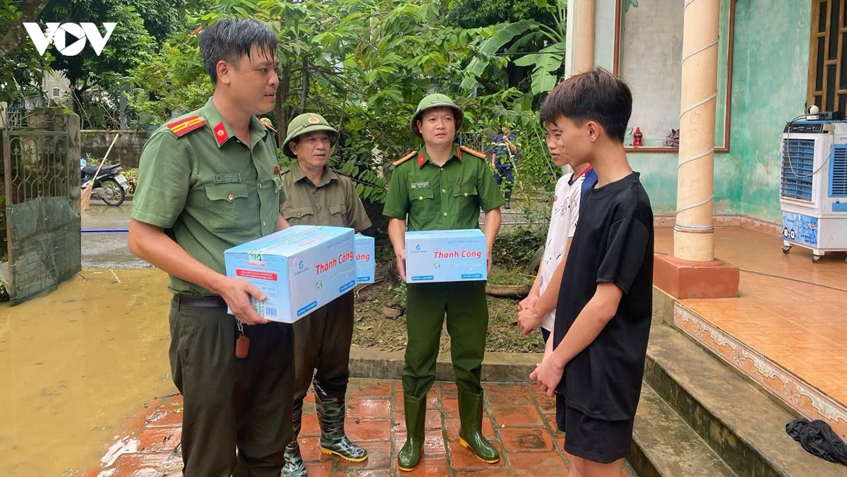 thanh hóa hàng nghìn lượt cán bộ, chiến sĩ hỗ trợ nhân dân khắc phục mưa lũ hình ảnh 2 thanh hoa hang nghin luot can bo, chien si ho tro nhan dan khac phuc mua lu hinh anh 2