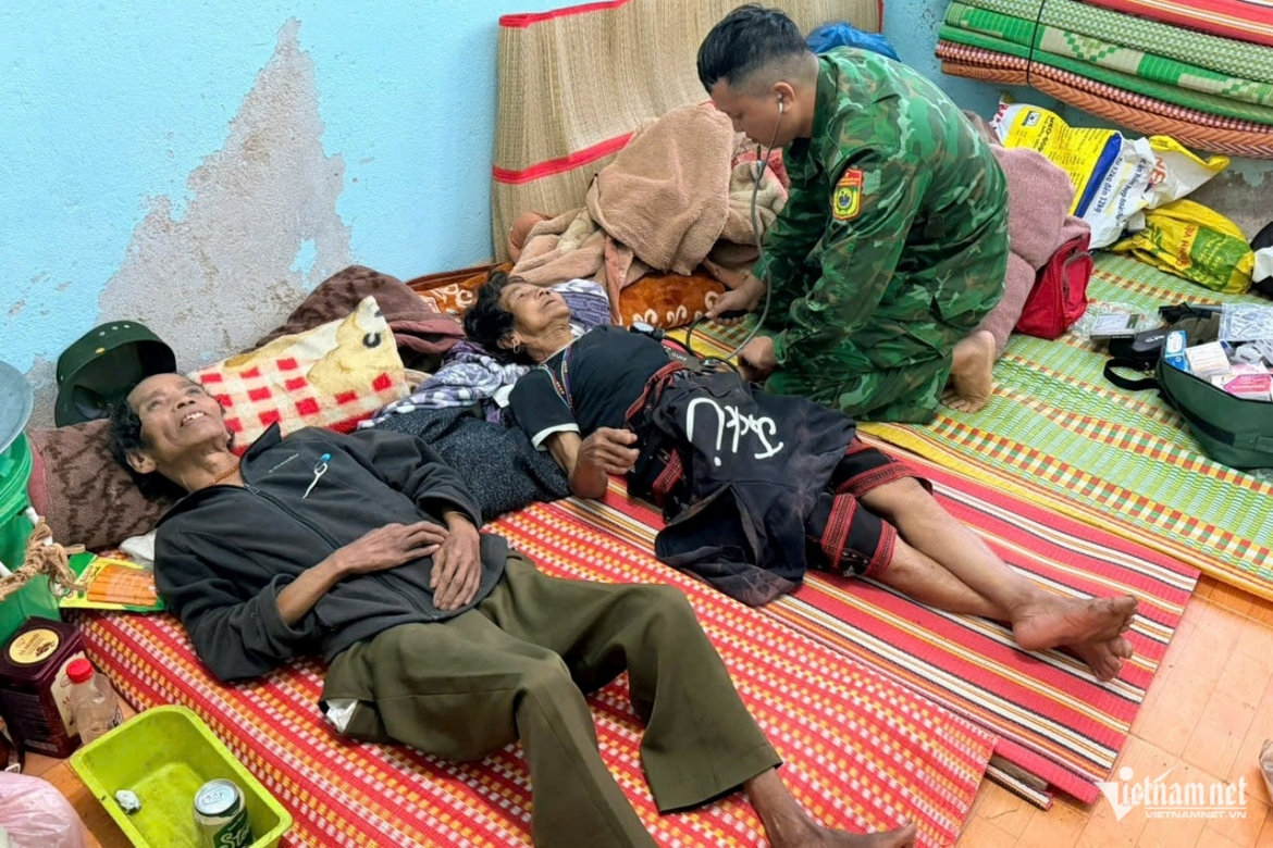 phát hiện nhiều vết nứt dài trên núi, xã biên giới Đà nẵng sơ tán hơn 130 người hình ảnh 4 phat hien nhieu vet nut dai tren nui, xa bien gioi Da nang so tan hon 130 nguoi hinh anh 4