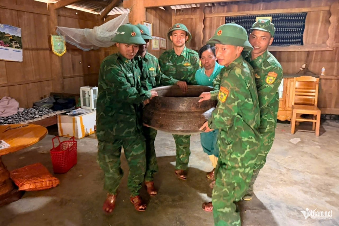 phát hiện nhiều vết nứt dài trên núi, xã biên giới Đà nẵng sơ tán hơn 130 người hình ảnh 2 phat hien nhieu vet nut dai tren nui, xa bien gioi Da nang so tan hon 130 nguoi hinh anh 2
